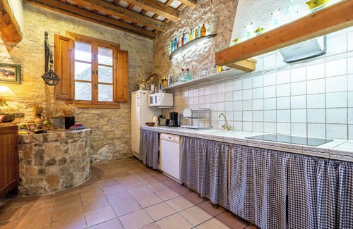 Conesa Apartment | Apartment 'El Clos 2' with Balcony and Wi-Fi