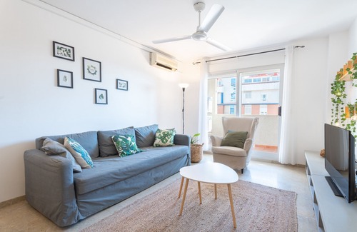 El Grao de Castellon Apartment | Apartment 'Elcano' with Mountain View, Wi-Fi and Air Conditioning