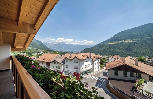 Parcines Apartment | Apartment "Engel Summerfrisch" with Mountain View, A/C, Wi-Fi, Sauna & Terrace