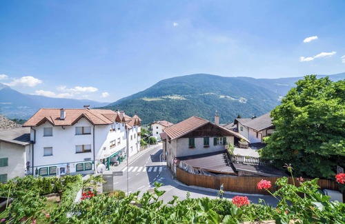 Parcines Apartment | Apartment "Engel Summerfrisch" with Mountain View, A/C, Wi-Fi, Sauna & Terrace