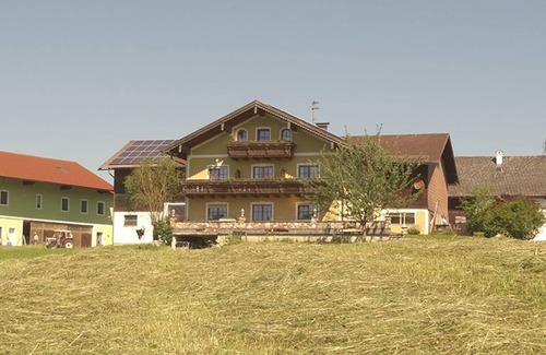 Oberhofen am Irrsee Apartment | Apartment Enzian - Sunnhof (3 flowers) - Krempler