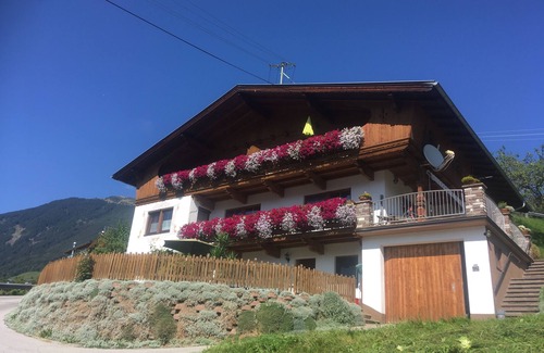Ahrnbach Apartment | Apartment Enzian with magnificent view of the Zillertal mountains, pool, 2-5 pers.