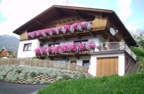 Ahrnbach Apartment | Apartment Enzian with magnificent view of the Zillertal mountains, pool, 2-5 pers.