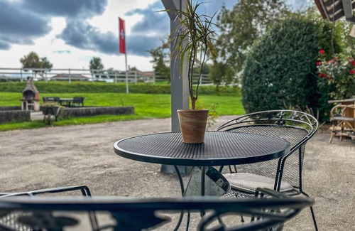 Ravensburg Apartment | Apartment 'Erdgeschoss' with Private Terrace, Shared Garden and Wi-Fi