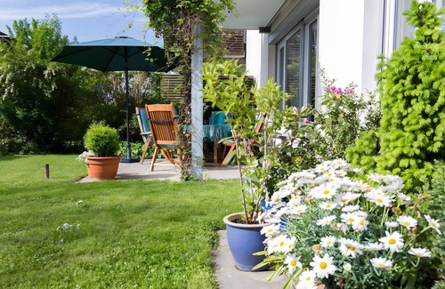 Langenargen Apartment | Apartment 'Ernst-Strobl' with Shared Garden, Balcony and Wi-Fi