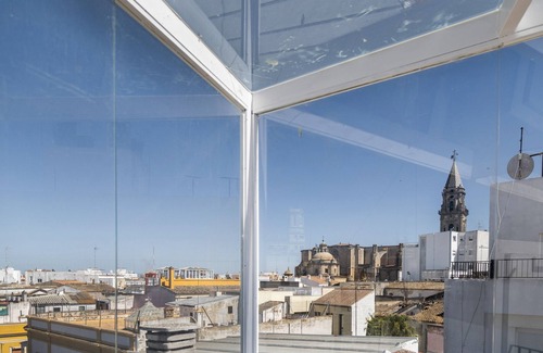 Jerez de la Frontera Old Town Apartment | Apartment 'Casa Milano 2' with Balcony, Wi-Fi and Air Conditioning