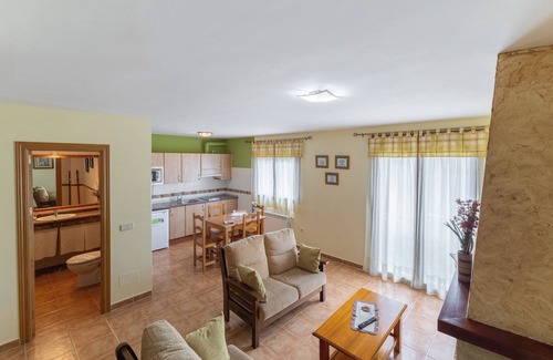 Santo Tome del Puerto Apartment | Apartment 'La Casa De Dafne Almendro' with Mountain View, Shared Terrace and Shared Garden