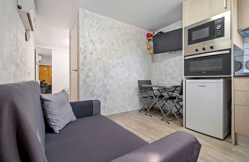 Segur de Calafell Apartment | Apartment "Escapada de Ciudad al Aire Libre" with Pool & Wi-Fi
