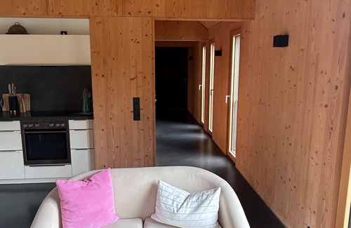 Huettlingen Apartment | Apartment 'Esse' with Shared Garden, Balcony and Wi-Fi
