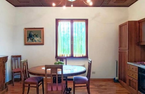 Massa e Cozzile Apartment | Apartment 'Estate' with Shared Pool, Wi-Fi and Air Conditioning