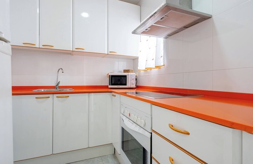 Sant Carles de la Rapita Apartment | Apartment 'Estela' with Private Terrace, Wi-Fi, Balcony and Air Conditioning