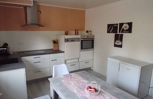 Rehlingen-Siersburg Apartment | Apartment 'Fewo Nied' with Wi-Fi