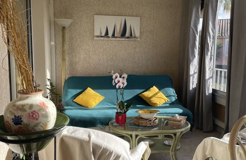 Miramar Apartment | Apartment for rent in secure residence with private pool near the sea.