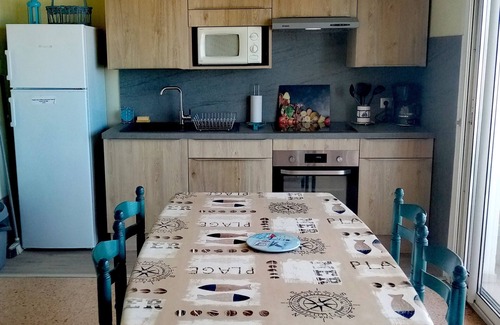 Narbonne-Plage Apartment | Apartment facing the sea - 20 metres from the beach