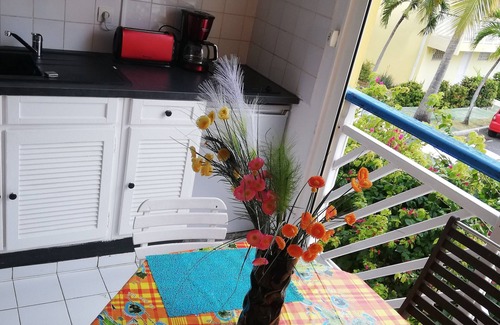 L'Autre-Bord Apartment | Apartment feet in water