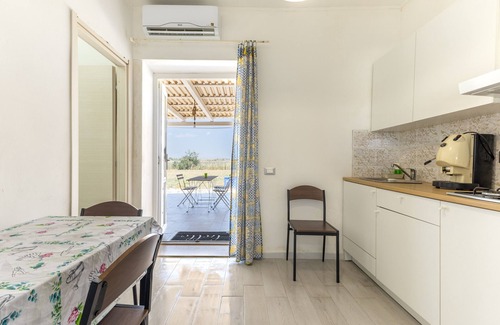 Granelli Apartment | Apartment "Fenicottero Rosa" with Private Terrace & Wi-Fi
