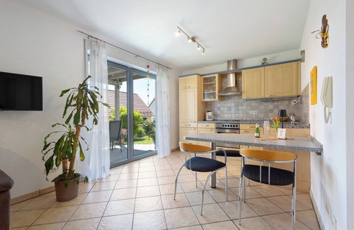 Ploessberg Apartment | Apartment 'Ferienwohnung Walter' with Private Terrace, Shared Garden and Wi-Fi