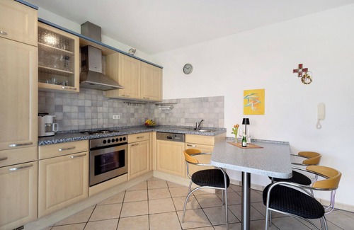 Ploessberg Apartment | Apartment 'Ferienwohnung Walter' with Private Terrace, Shared Garden and Wi-Fi