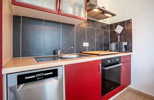 Ribnitz-Damgarten Apartment | Apartment Ferienwohnung Ostseezeit with Private Terrace, Shared Garden and Wi-Fi