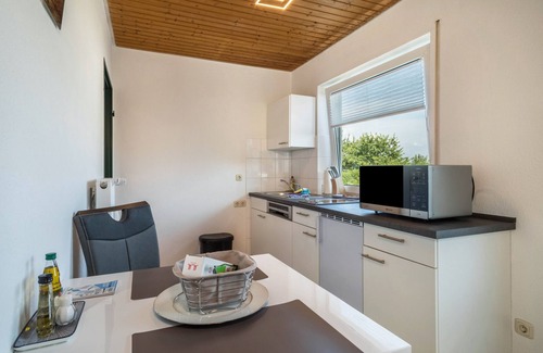 Schnetzenhausen Apartment | Apartment "Ferien am See 4" with Garden & Wi-Fi