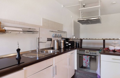 Germete Apartment | Apartment 'Ferienwohnung Am Kurpark' with Private Terrace and Wi-Fi