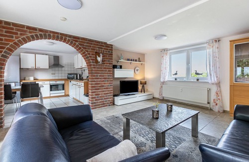 Norddeich Apartment | Apartment 'Ferienhaus Alter Deich' with Private Terrace, Private Garden and Wi-Fi