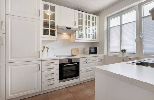 Heide Apartment | Apartment 'Ferienhaus Neumann' with Private Terrace, Private Garden and Wi-Fi