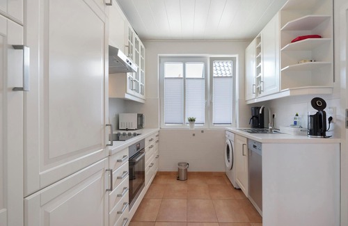 Heide Apartment | Apartment 'Ferienhaus Neumann' with Private Terrace, Private Garden and Wi-Fi