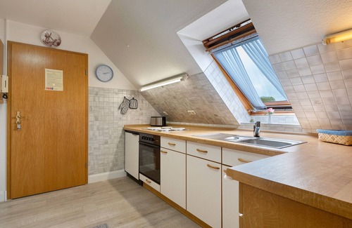 Wesselburen Apartment | Apartment 'Ferienwohnung 1' with Shared Garden, Balcony and Wi-Fi