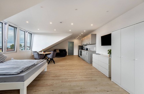 Allensbach Apartment | Apartment 'Ferienwohnung Seeblick' with Balcony, Wi-Fi and Air Conditioning