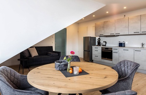 Allensbach Apartment | Apartment 'Ferienwohnung Seeblick' with Balcony, Wi-Fi and Air Conditioning