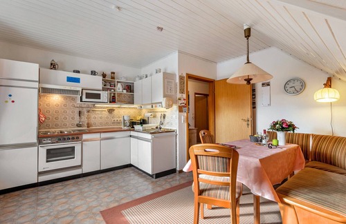 Langenhorn Apartment | Apartment 'Ferienwohnung Roswitha' with Shared Garden, Balcony and Wi-Fi