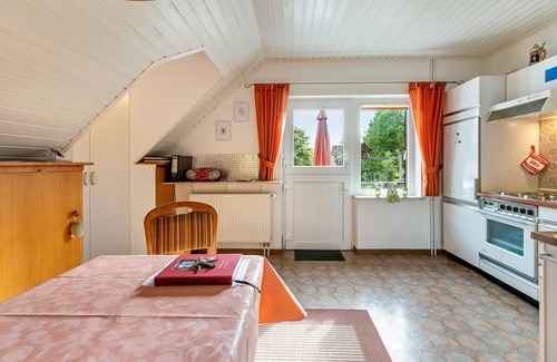 Langenhorn Apartment | Apartment 'Ferienwohnung Roswitha' with Shared Garden, Balcony and Wi-Fi