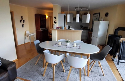 Rettenberg Apartment | Apartment 'Ferienwohnung Panoramablick' with Mountain View, Private Terrace and Wi-Fi