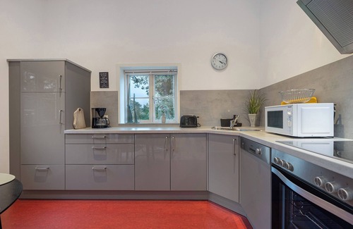 Duckerswisch Apartment | Apartment 'Ferienwohnung Varga Schafstedt' with Private Terrace, Shared Garden and Wi-Fi
