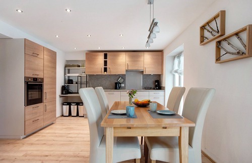 Altusried Apartment | Apartment 'Ferienwohnung Birke' with Mountain View, Private Terrace and Wi-Fi