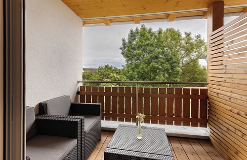 Unadingen Apartment | Apartment 'Ferienwohnung Mauchach' with Shared Garden, Balcony and Wi-Fi