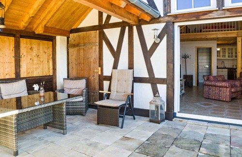 Bickensohl Apartment | Apartment 'Ferienwohnung Terrasse' with Private Terrace, Shared Garden and Wi-Fi