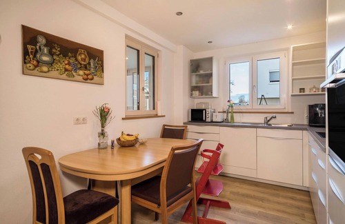 Hoechst Apartment | Apartment 'Ferienwohnung Tannenblick' with Mountain View, Shared Garden and Wi-Fi