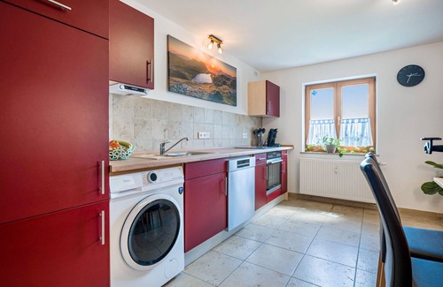 Edling Apartment | Apartment 'Ferienwohnung Mit Bergblick' with Mountain View, Private Terrace and Wi-Fi