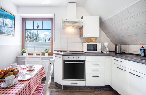Nindorf Apartment | Apartment 'Ferienwohnung Lemburg' with Shared Terrace, Shared Garden and Wi-Fi