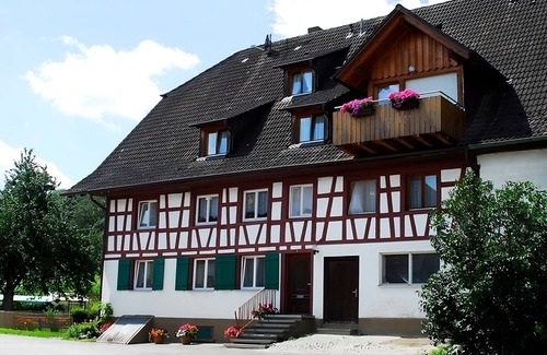 Hohenbodman Apartment | Apartment 'Ferienwohnung 2, 60 Qm' with Shared Garden, Balcony and Wi-Fi