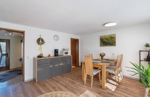 Lauf Apartment | Apartment 'Ferienwohnung Gabriele' with Mountain View, Private Terrace and Wi-Fi