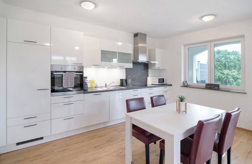 Goppertsweiler Apartment | Apartment 'Fewo Bergblickle' with Mountain View, Shared Pool and Wi-Fi