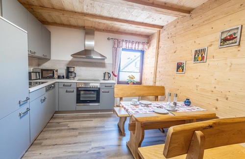Schwalefeld Apartment | Apartment 'Fewo Wendelstein' with Shared Terrace, Shared Garden and Wi-Fi