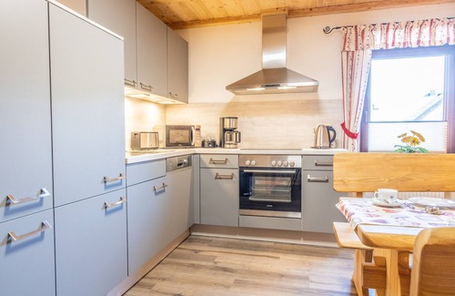 Schwalefeld Apartment | Apartment 'Fewo Wendelstein' with Shared Terrace, Shared Garden and Wi-Fi