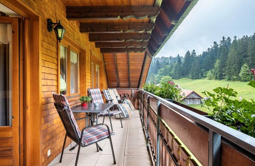 Sankt Maergen Apartment | Apartment 'Flieder' with Mountain View, Shared Garden and Wi-Fi