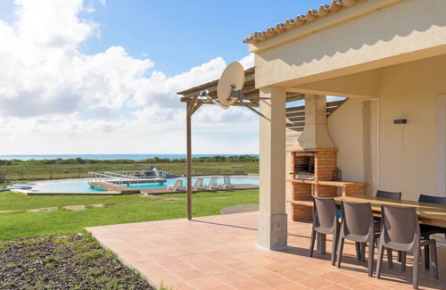 Cavaleiro House | Apartment 'Flor Do Rosto I' with Lake View, Shared Pool and Wi-Fi