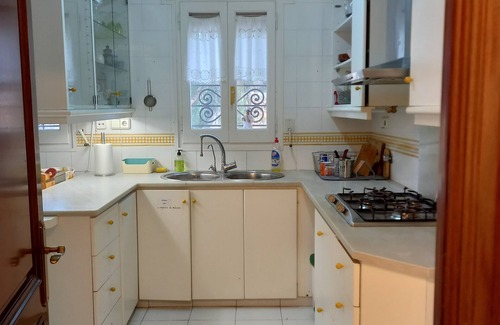 Altafulla Apartment | Apartment for 3 in villa, garden, pool, satellite TV, 10 minutes walk to the beach
