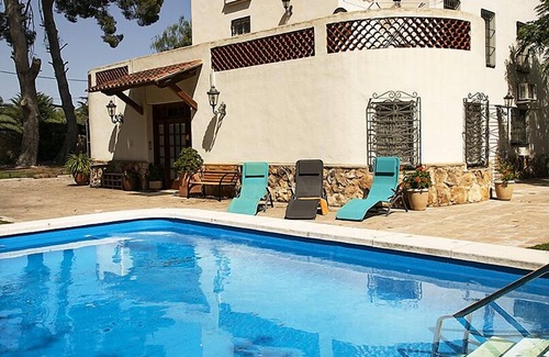Altafulla Apartment | Apartment for 3 in villa, garden, pool, satellite TV, 10 minutes walk to the beach